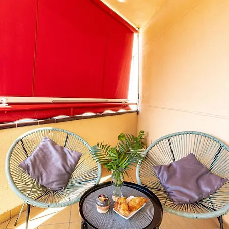 Large Terrace Jardin Apartment *