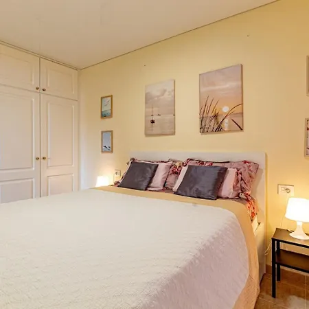 Large Terrace Jardin Apartment *