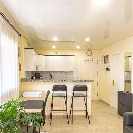 Large Terrace Jardin Apartment *
